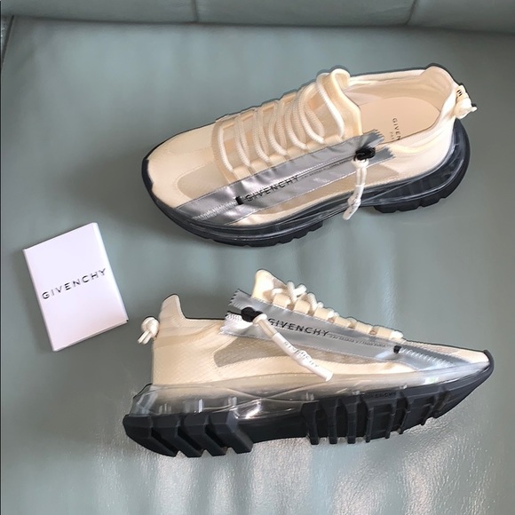 GIVENCHY  Spectre Low Top Sneaker - Picture 8 of 9